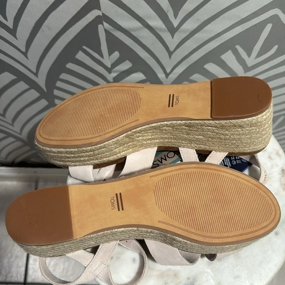 Toms cream wedge sandal size 8.5 New-No Box/Tags